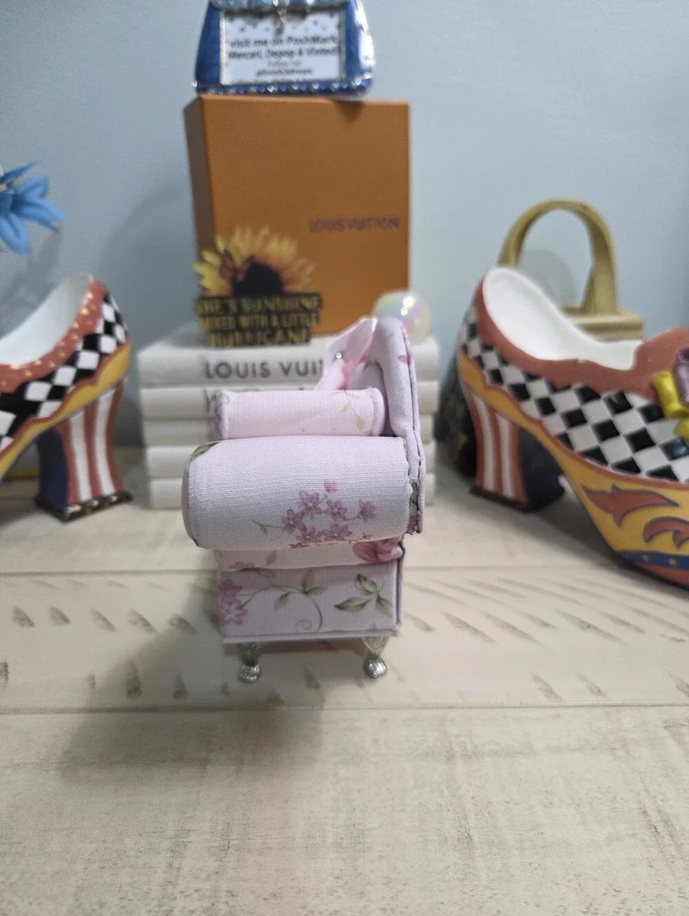 🌸 BNIB Floral Mini Chaise Lounge Sofa Jewelry Box Organizer 🌸